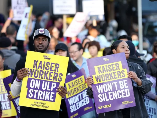 Striking Kaiser Permanente workers march in front of the Kaiser Permanente San Francisco Medical Center on Oct. 4. Photo: Justin Sullivan/Getty Images