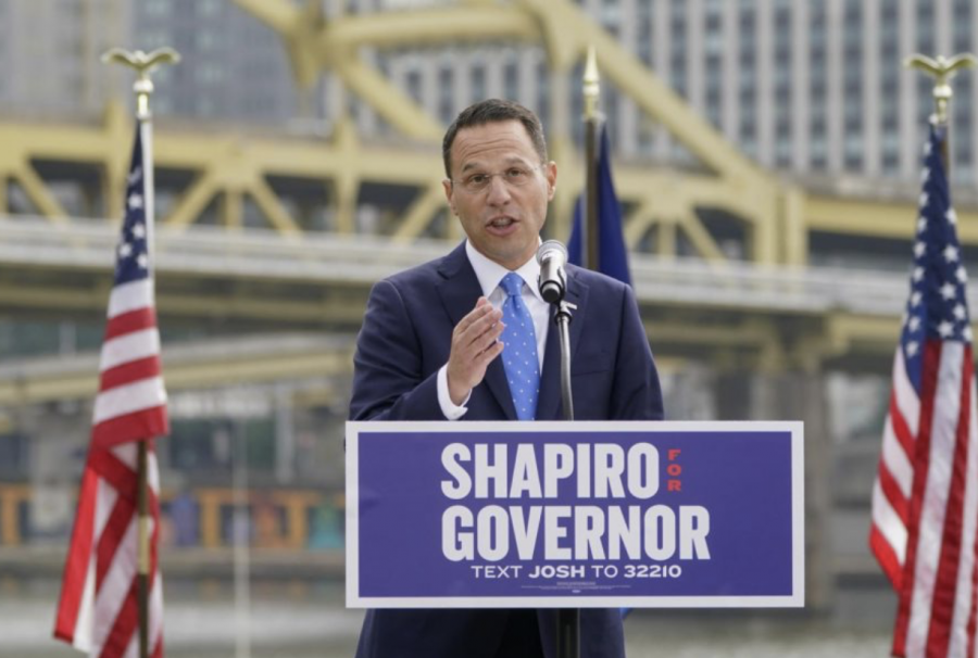 Shapiro giving a speech in Pittsburgh